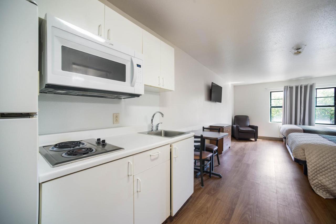 Hometowne Studios By Red Roof St. Louis - Airport/N Lindbergh Hazelwood Eksteriør bilde